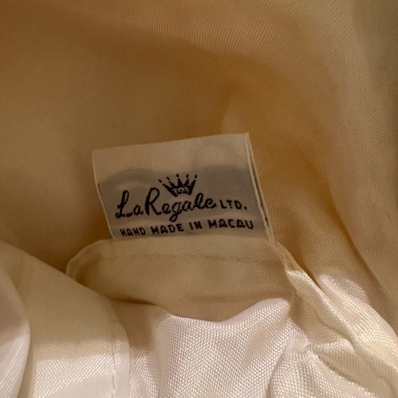 La Regale white sequin crossbody evening bag. - Picture 3 of 5